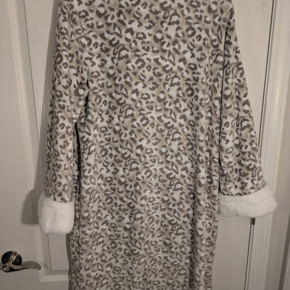 Leopard Print Fleece Robe - Picture 3 of 3
